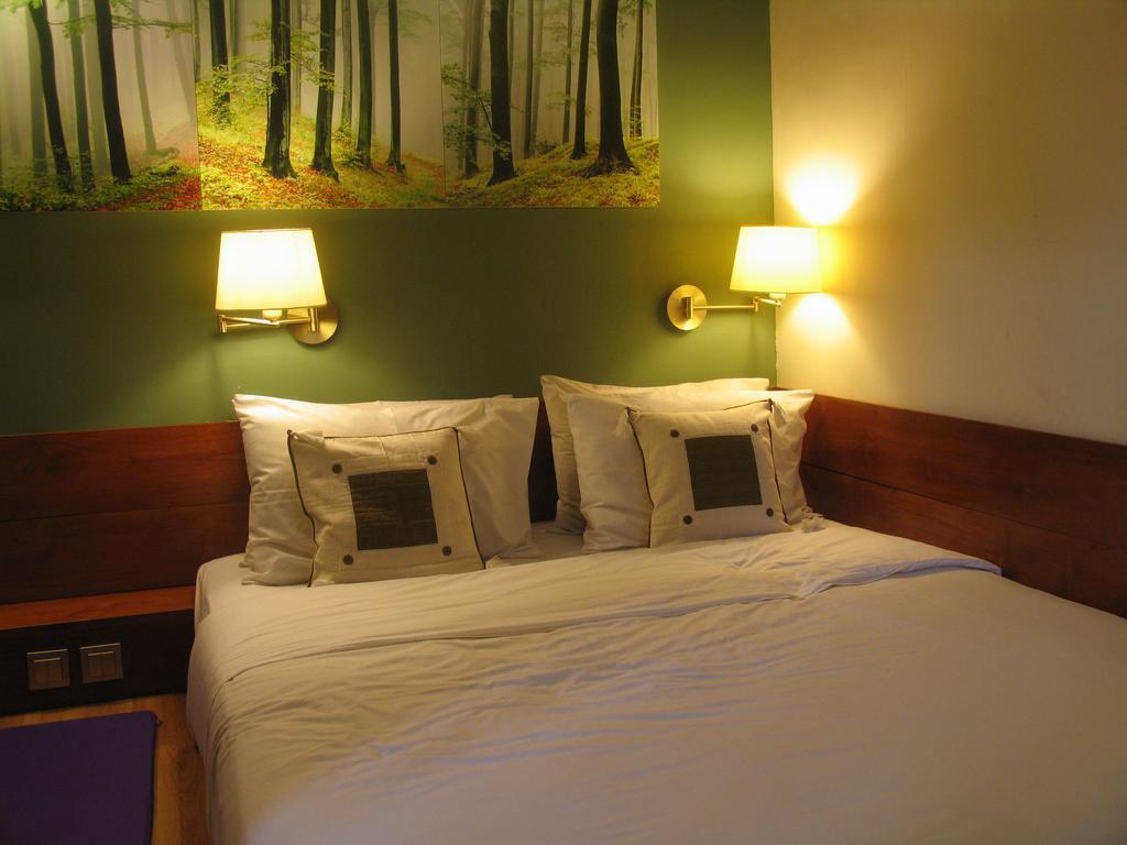Dhanesvara Holistic Unique Homestay Wonocolo Room photo