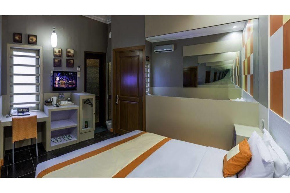 Dhanesvara Holistic Unique Homestay Wonocolo Exterior photo